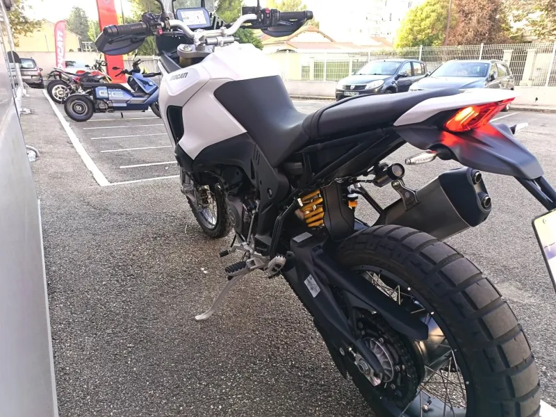 DUCATI V2 890 1ére main