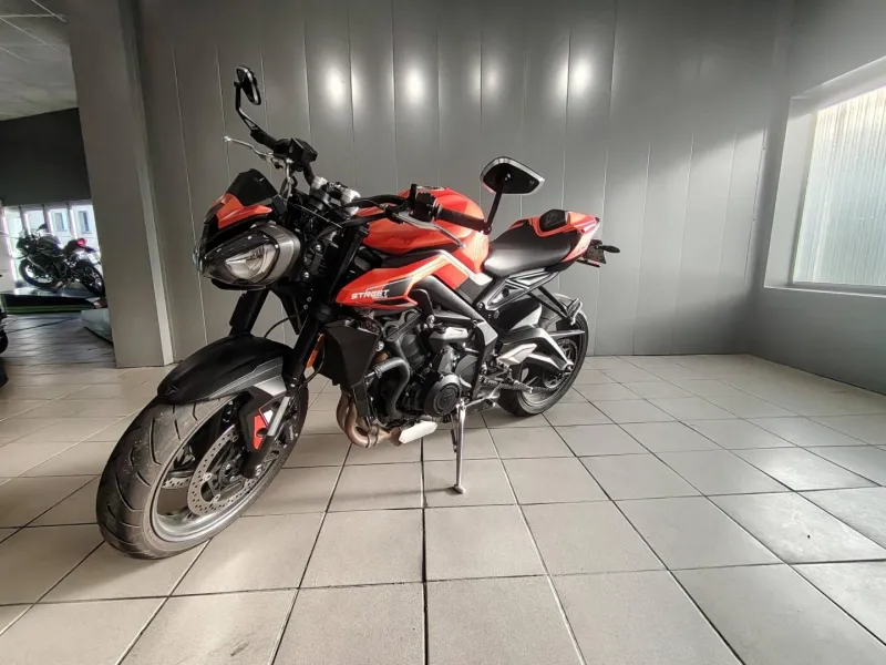 TRIUMPH 765 R BRIDER A2 1ER MAIN A SAISIR