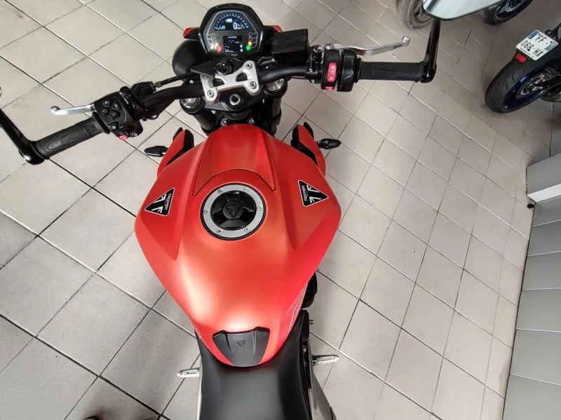 TRIUMPH 765 R BRIDER A2 1ER MAIN A SAISIR