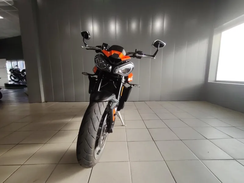 TRIUMPH 765 R BRIDER A2 1ER MAIN A SAISIR