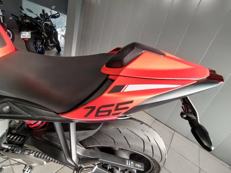 TRIUMPH 765 R BRIDER A2 1ER MAIN A SAISIR