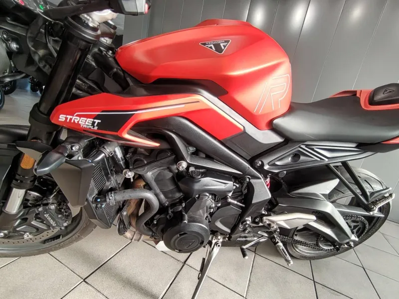 TRIUMPH 765 R BRIDER A2 1ER MAIN A SAISIR