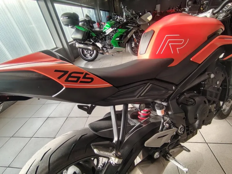 TRIUMPH 765 R BRIDER A2 1ER MAIN A SAISIR