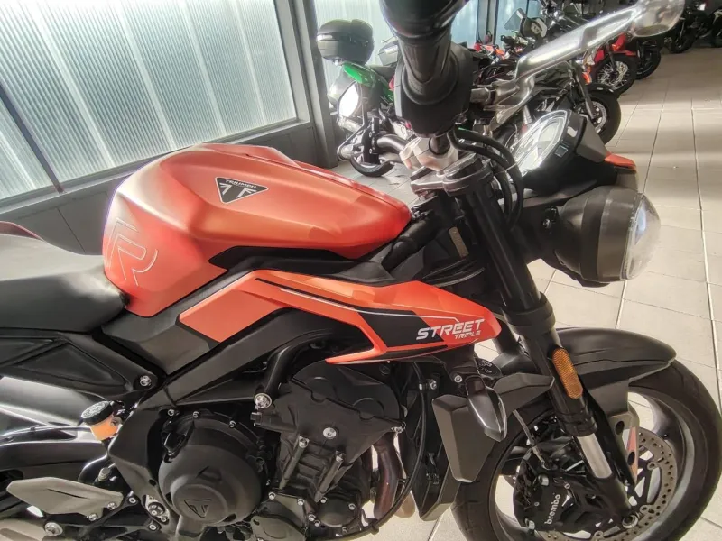TRIUMPH 765 R BRIDER A2 1ER MAIN A SAISIR
