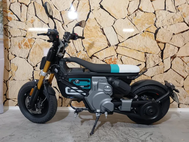 BMW CE02