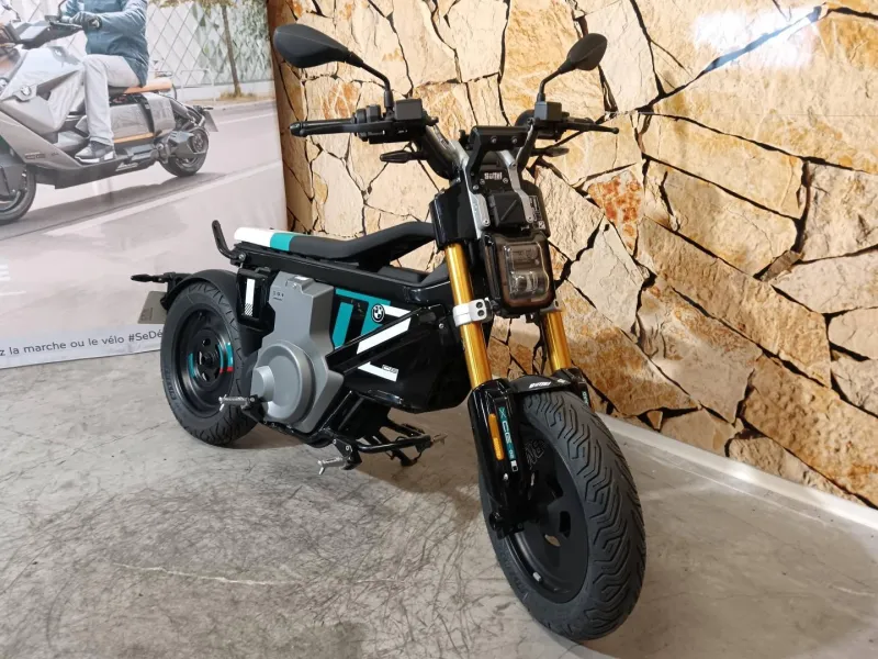 BMW CE02