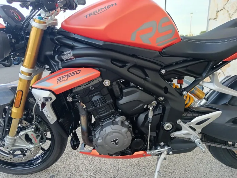 TRIUMPH 1200 RS + pot  SC project