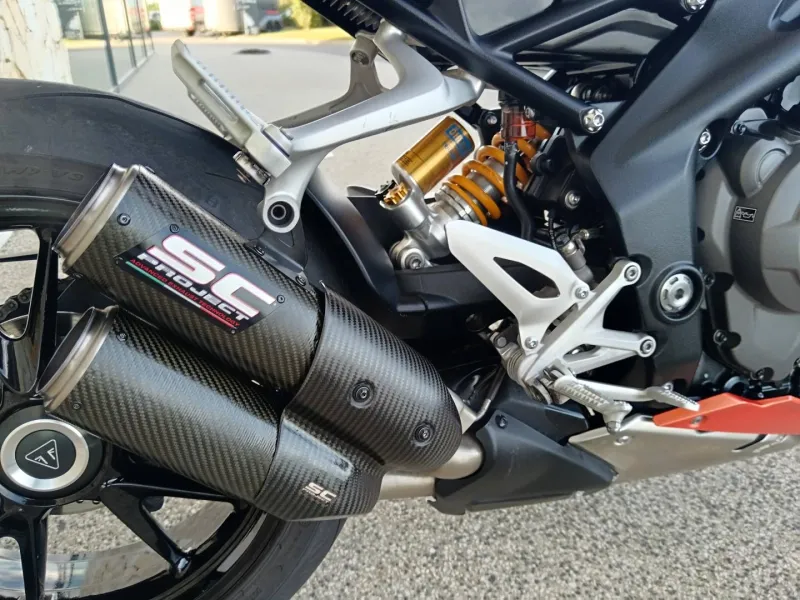 TRIUMPH 1200 RS + pot  SC project
