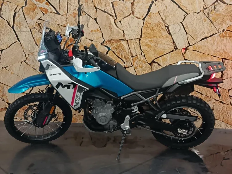 CF MOTO MT .