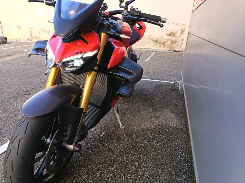 DUCATI V4 S 1ERE MAIN GTIE 29/05/2027 9500€ ACCESSOIRES