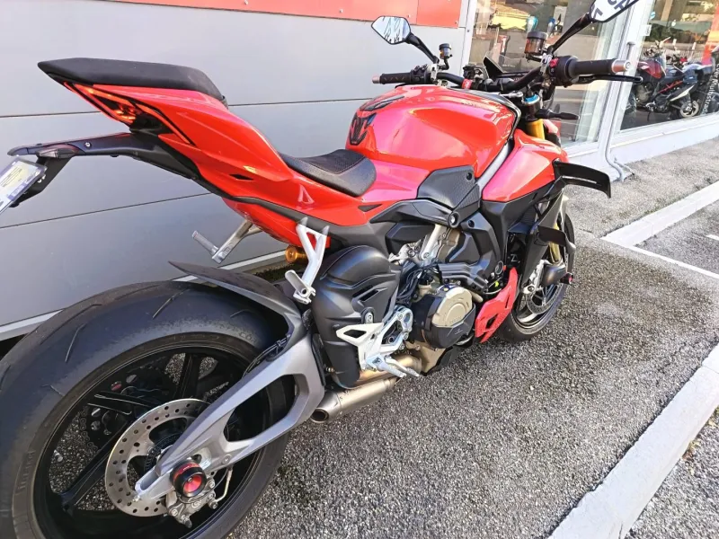 DUCATI V4 S 1ERE MAIN GTIE 29/05/2027 9500€ ACCESSOIRES