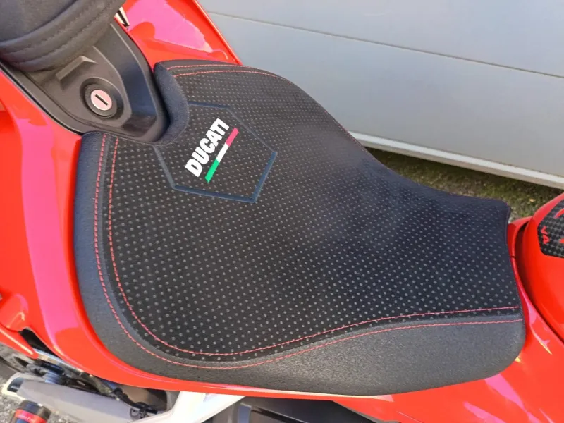 DUCATI V4 S 1ERE MAIN GTIE 29/05/2027 9500€ ACCESSOIRES