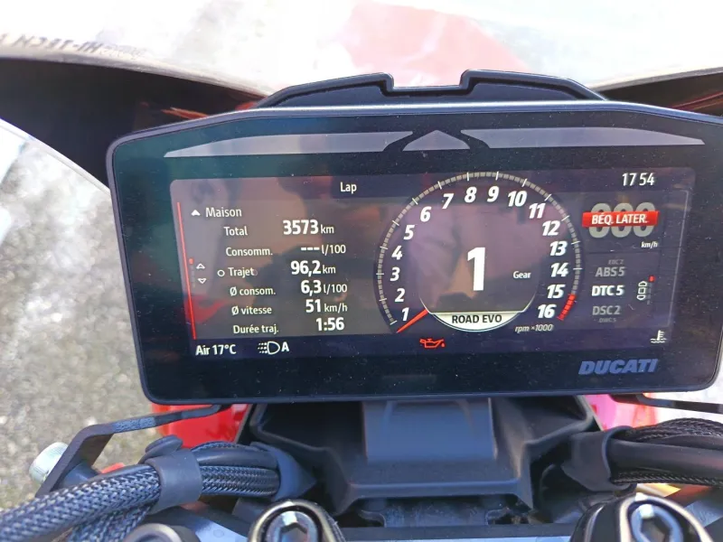 DUCATI V4 S 1ERE MAIN GTIE 29/05/2027 9500€ ACCESSOIRES