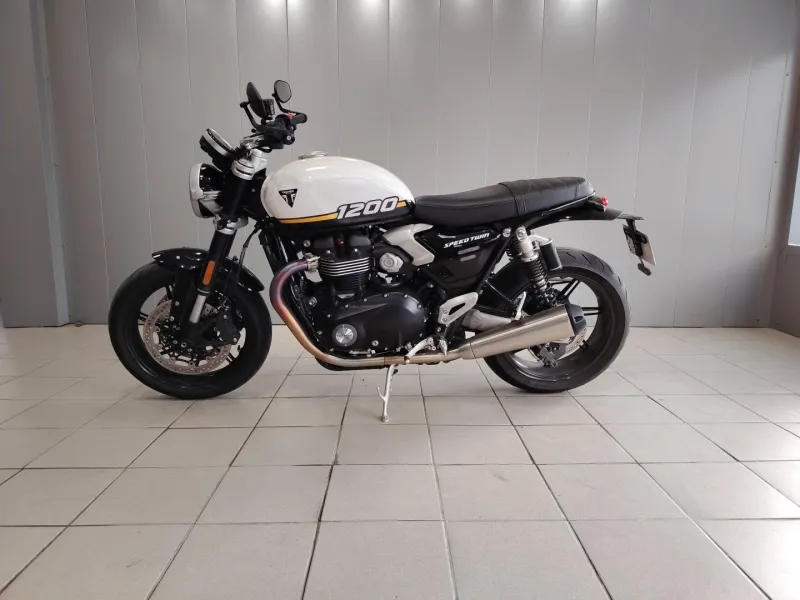 TRIUMPH 1200 1er main revisee
