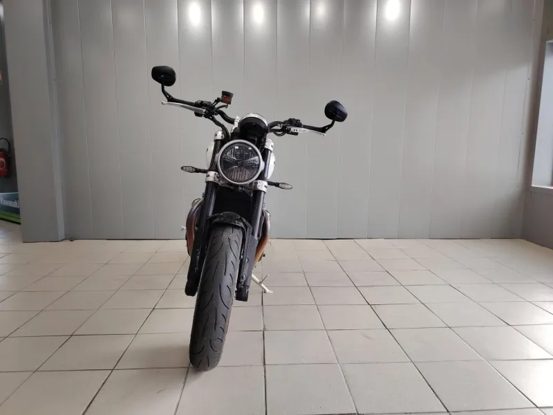 TRIUMPH 1200 1er main revisee