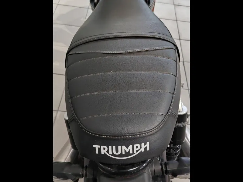 TRIUMPH 1200 1er main revisee