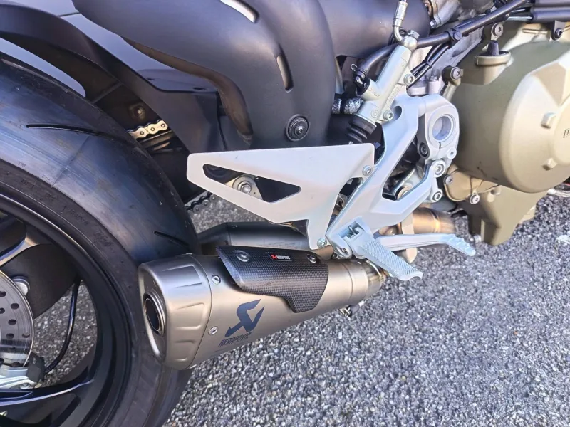 DUCATI V4 S Silencieux Akrapovic gtie 1an