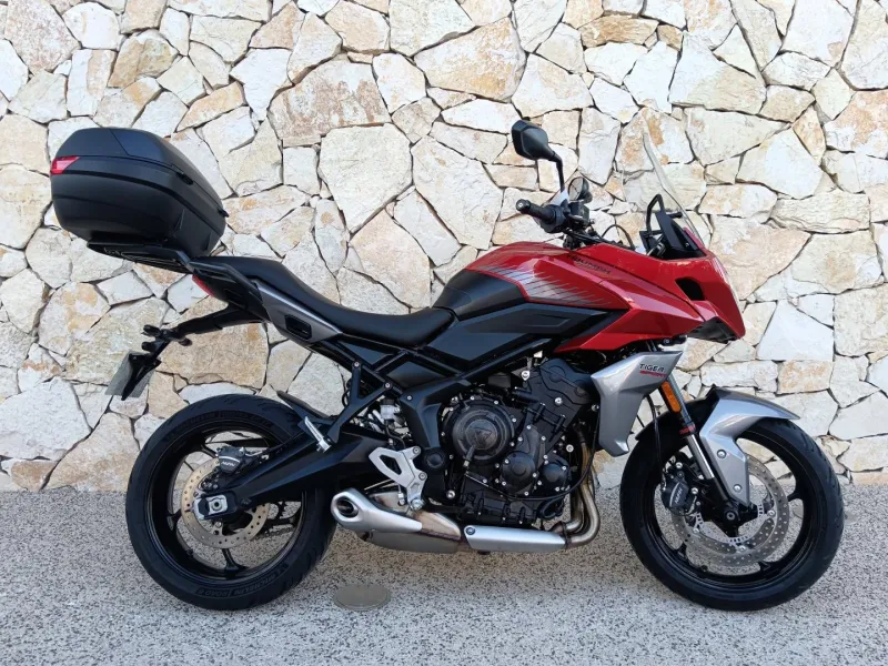 TRIUMPH Sport 660 80CV + TOP CASE