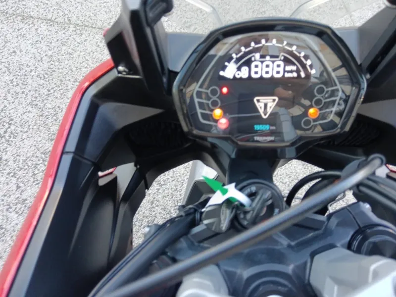 TRIUMPH Sport 660 80CV + TOP CASE