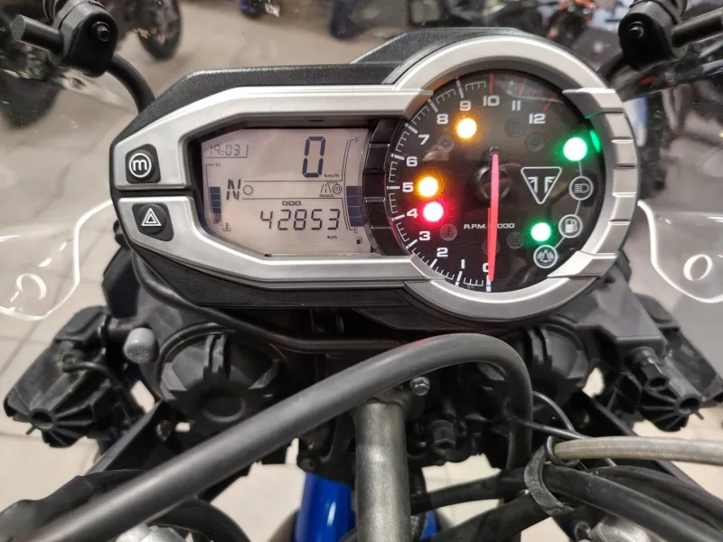 TRIUMPH 800 XRx REVISION DES 40000 KMS OK PNEUS NEUF + KIT CHAINE NEUF
