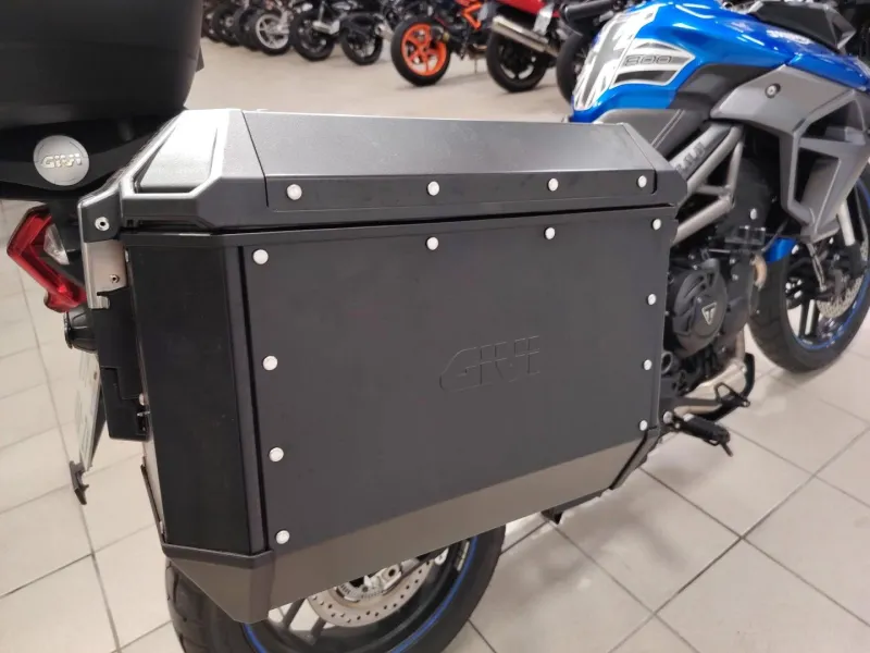 TRIUMPH 800 XRx REVISION DES 40000 KMS OK PNEUS NEUF + KIT CHAINE NEUF