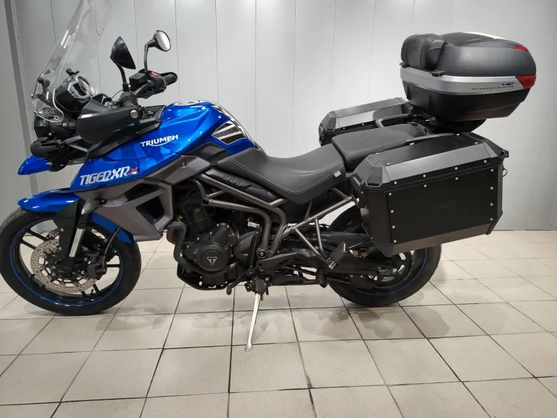 TRIUMPH 800 XRx REVISION DES 40000 KMS OK PNEUS NEUF + KIT CHAINE NEUF