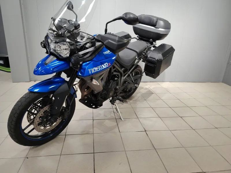 TRIUMPH 800 XRx REVISION DES 40000 KMS OK PNEUS NEUF + KIT CHAINE NEUF